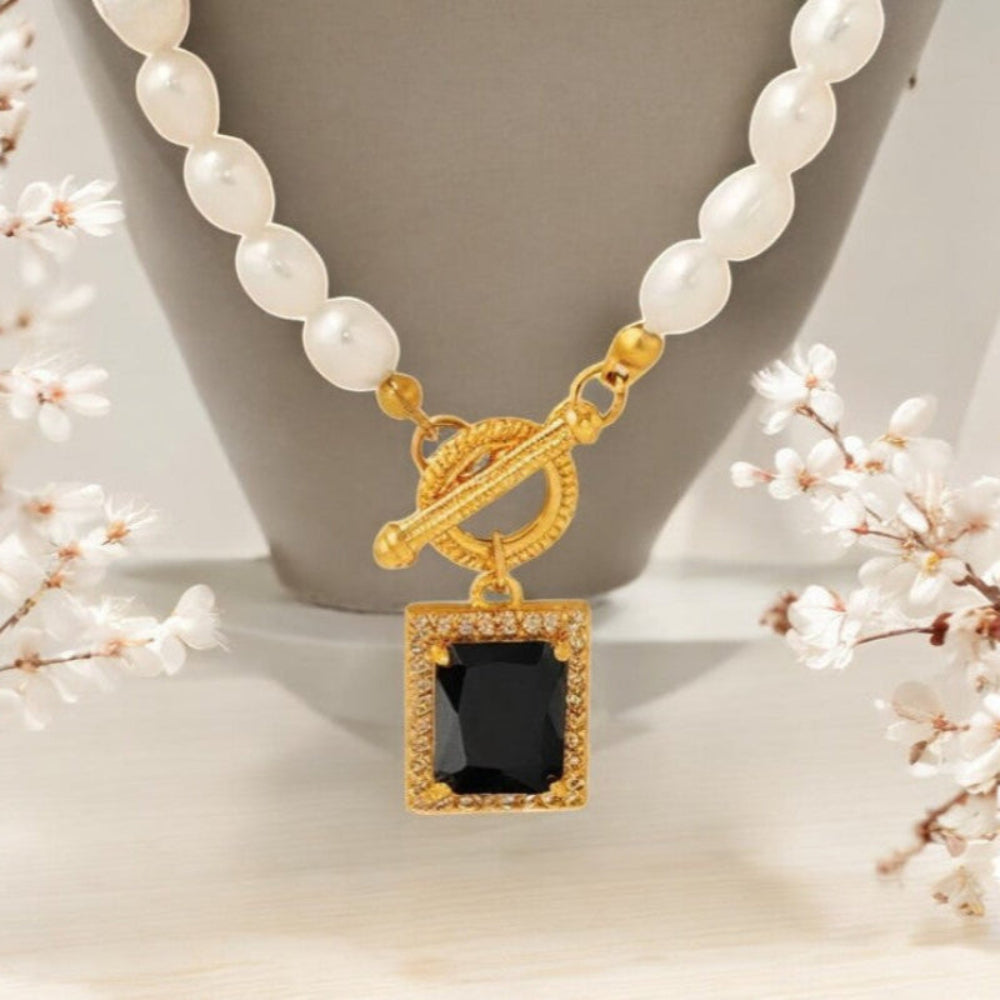 Luxurious Black Stone Pearl Necklace