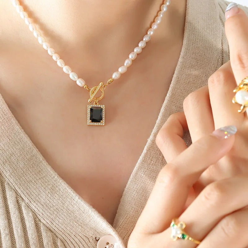 Luxurious Black Stone Pearl Necklace