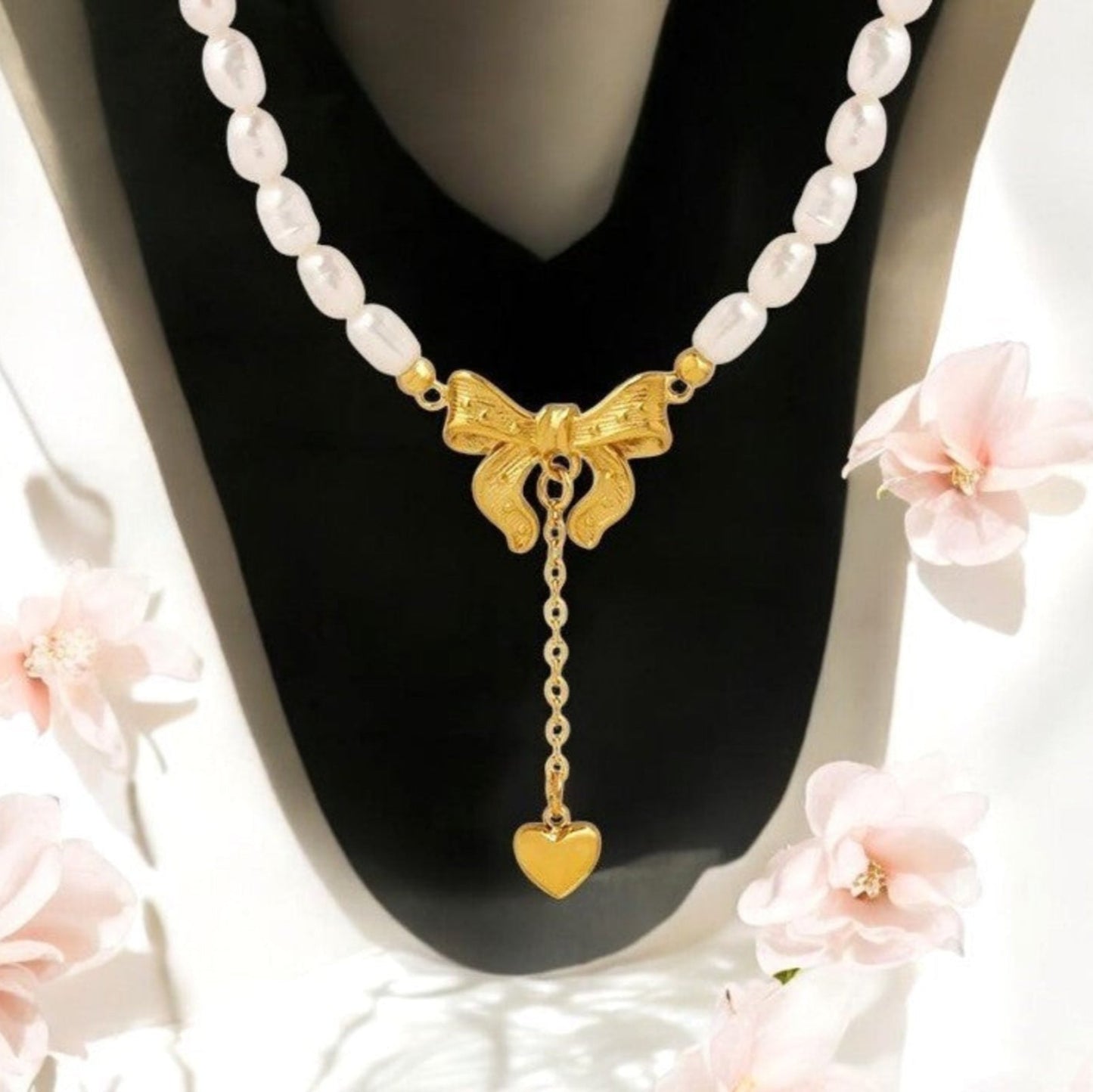Elegant Bow and Pearl Necklace